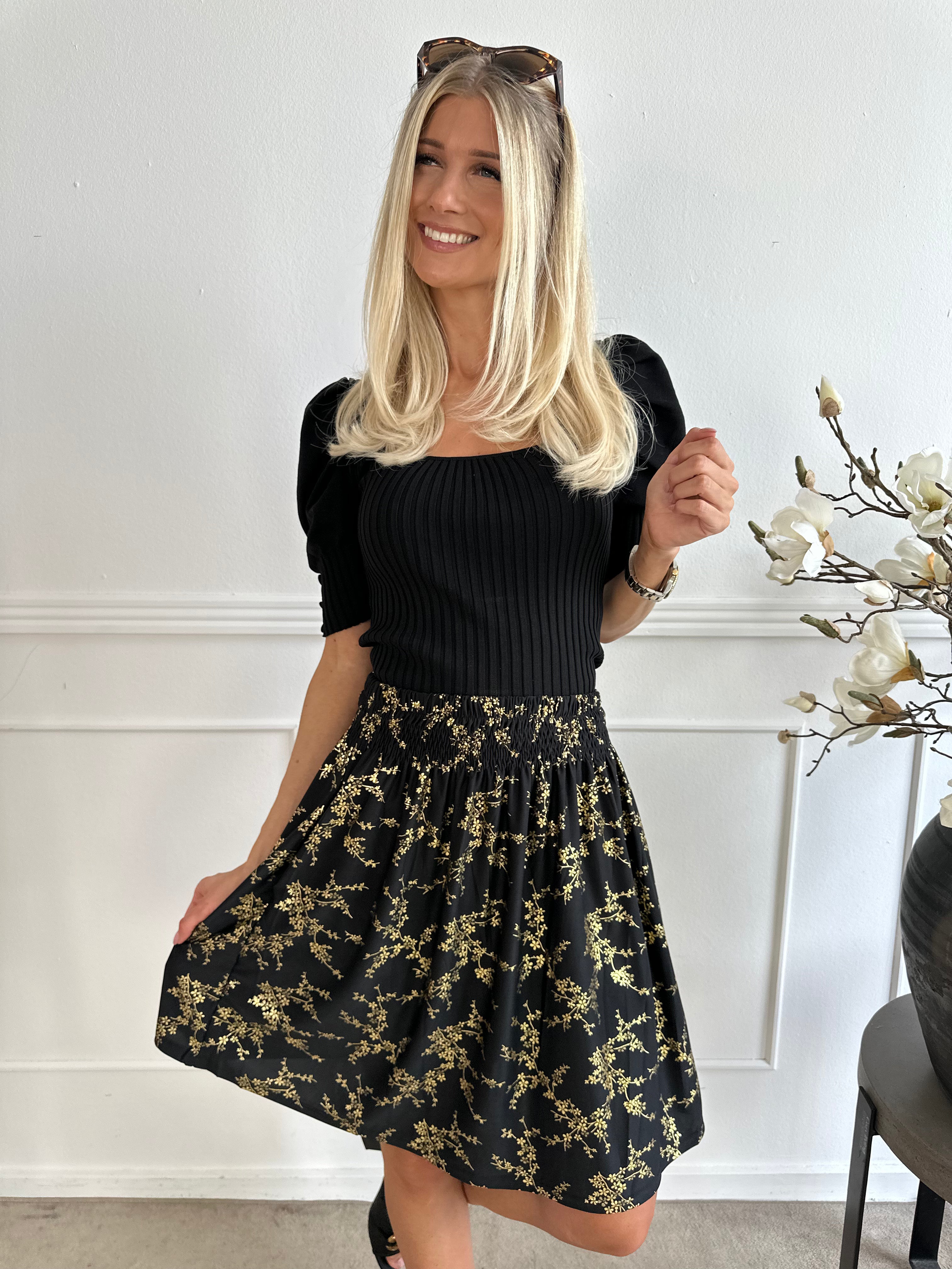Pams Gold Short Skirt - Kort nederdel i stretchy stof med lommer